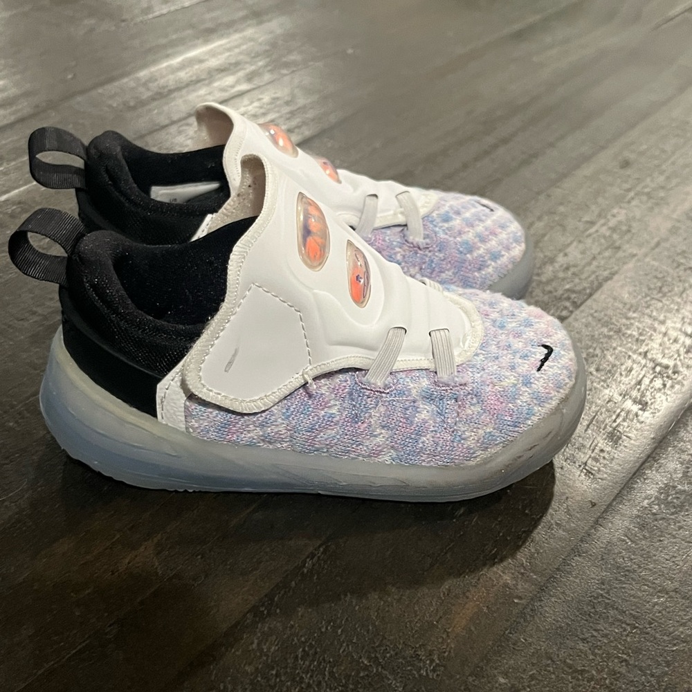 Nike LeBron toddler size 7c. Great condition. Smoke free home